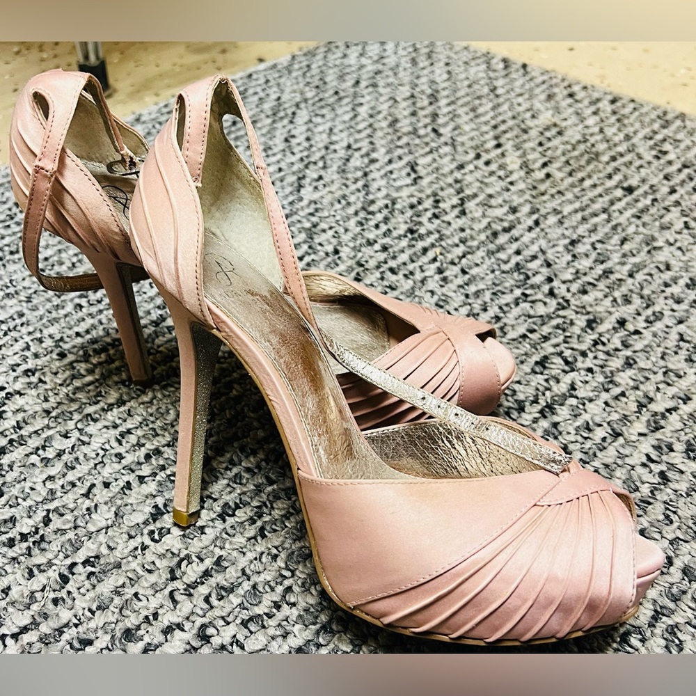 Blush Womens heels sz 7.5